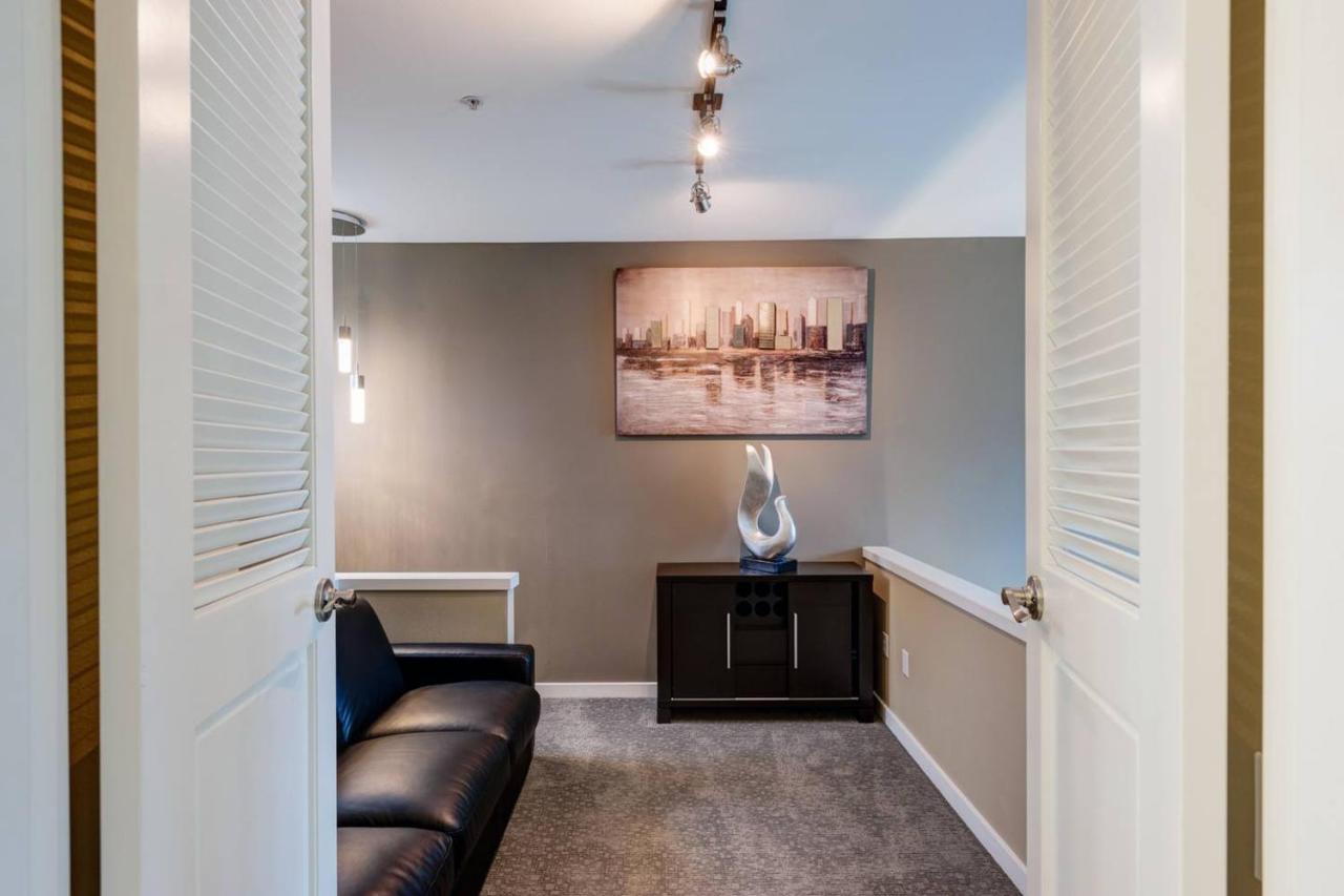 Modern Downtown Top Floor Penthouse With Bay Views Seattle Exterior photo